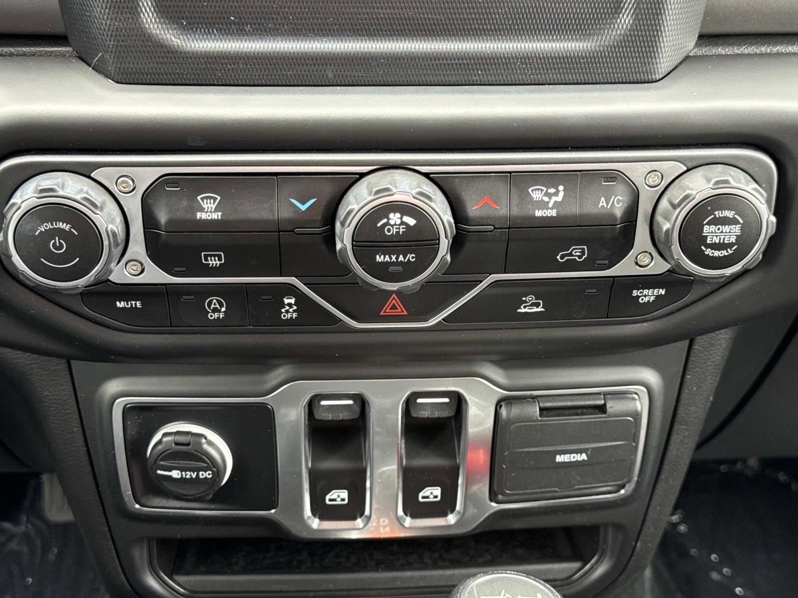 Used 2023 Jeep Wrangler Sport S image 4