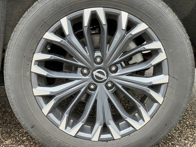 Used 2025 Nissan Rogue SL w/ Tech Package image 8