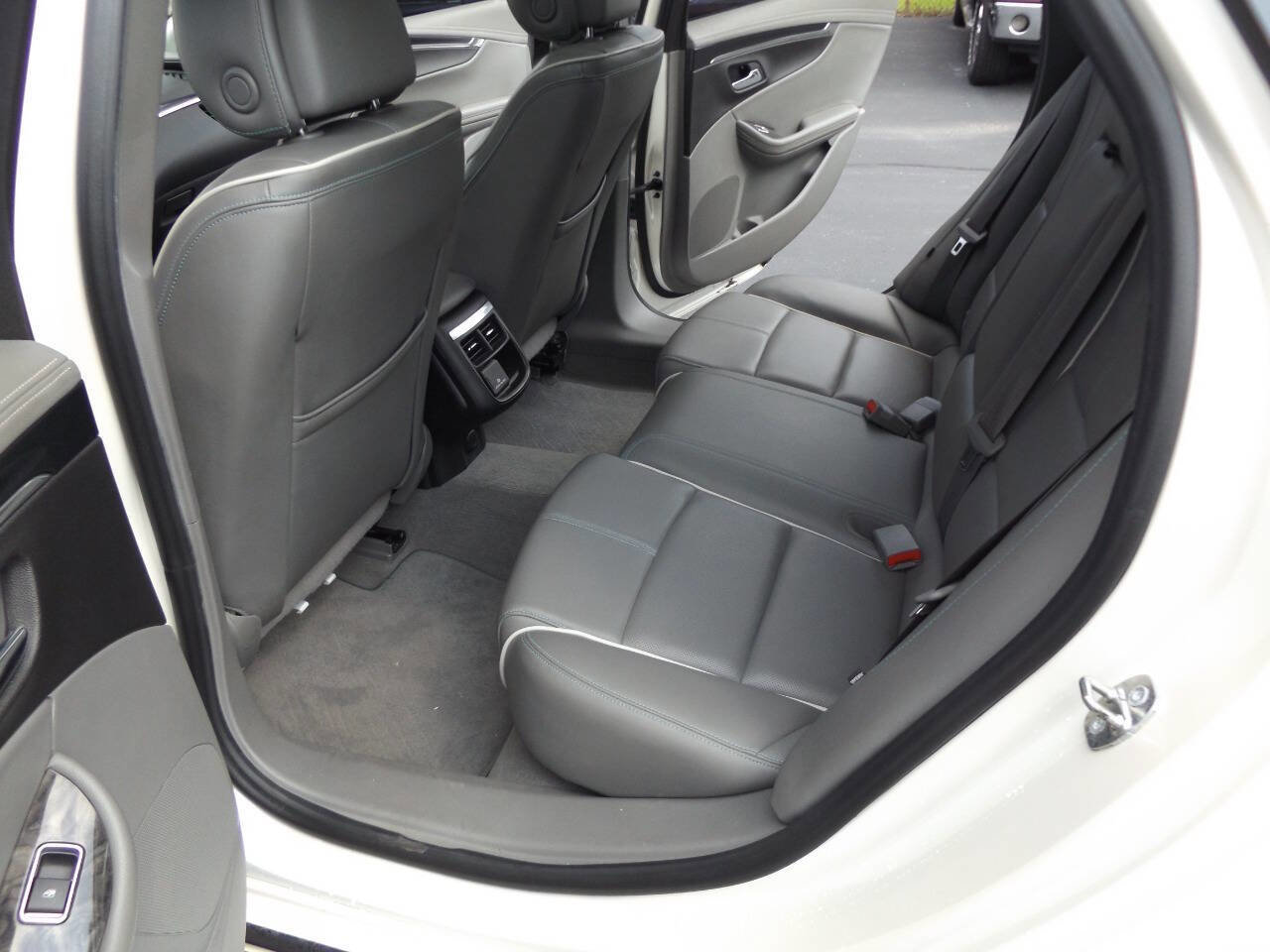 Used 2014 Chevrolet Impala LTZ image 16