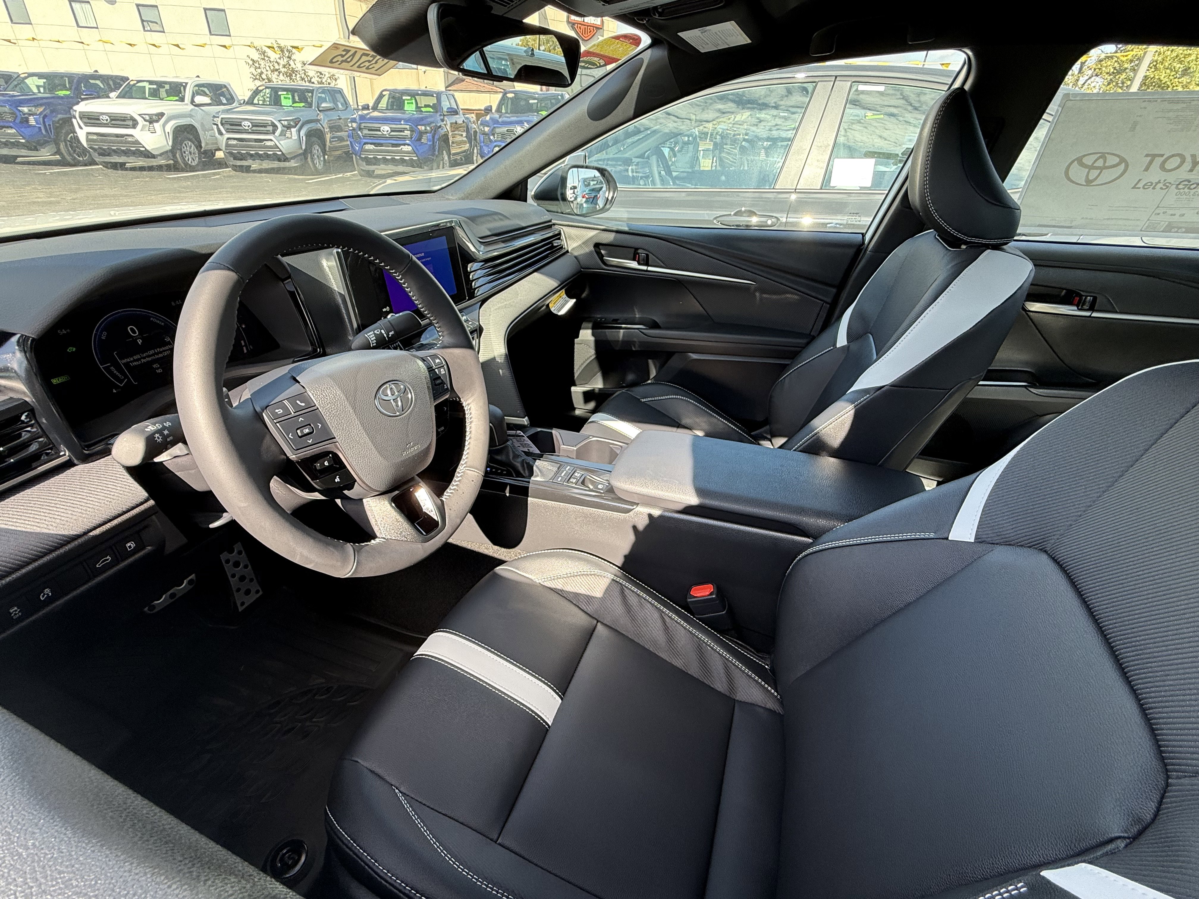 New 2026 Toyota Camry Hybrid FWD image 16