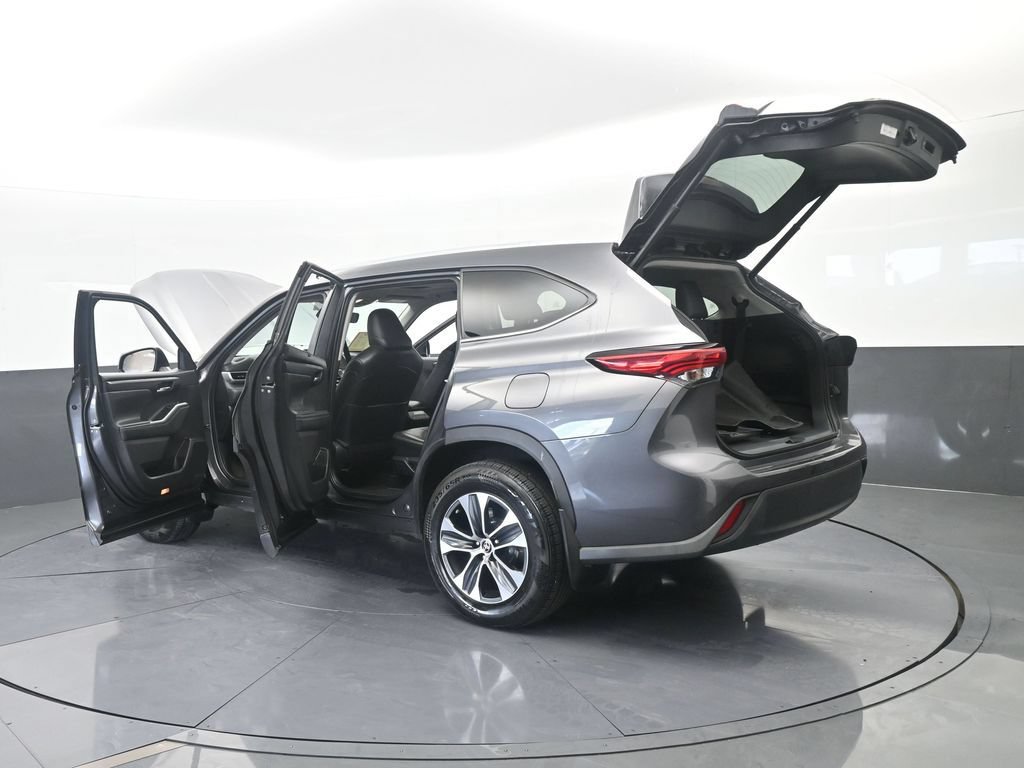 Used 2022 Toyota Highlander XLE AWD/4WD image 75