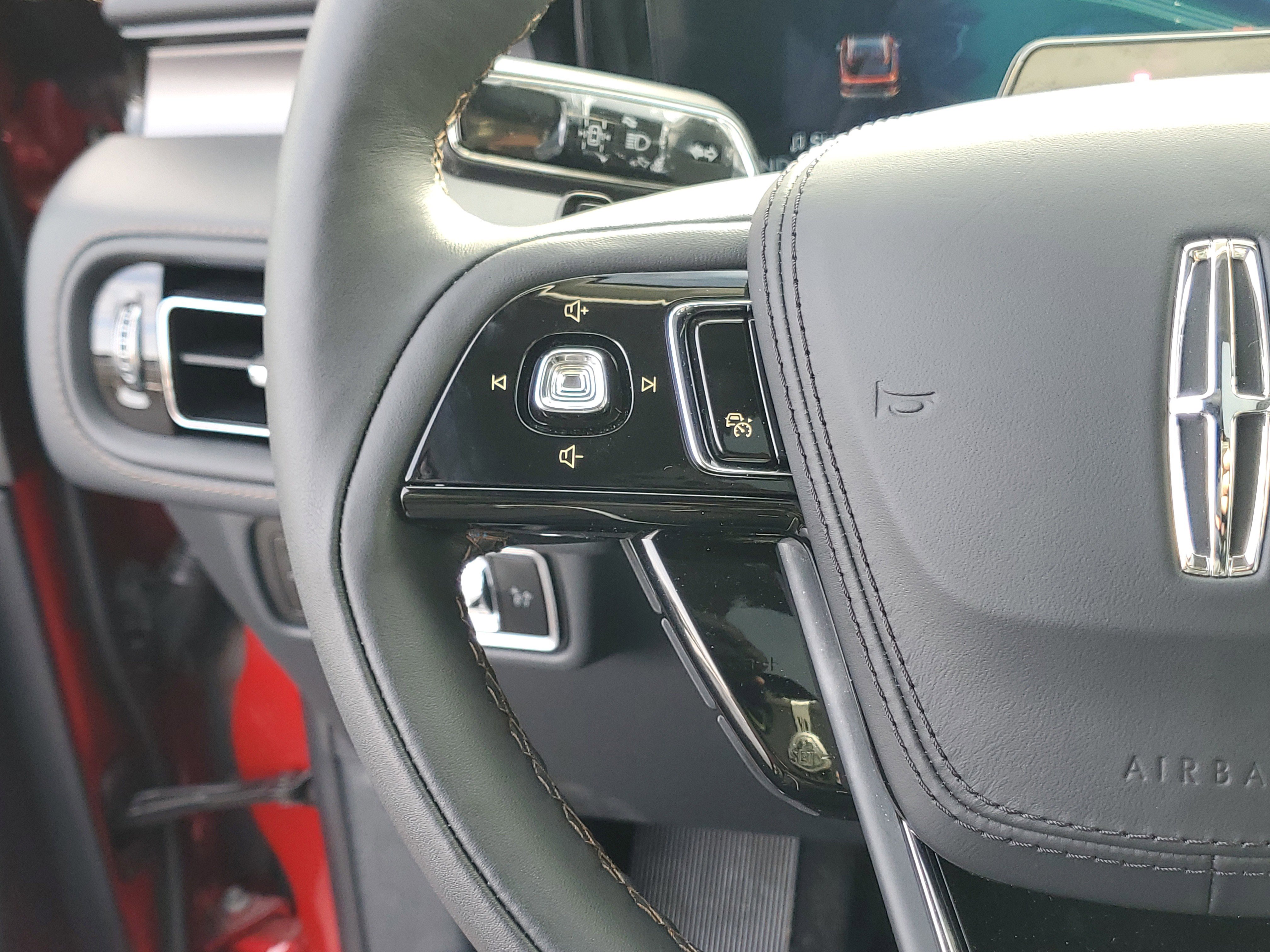 New 2025 Lincoln Aviator AWD w/ Jet Appearance Package image 16