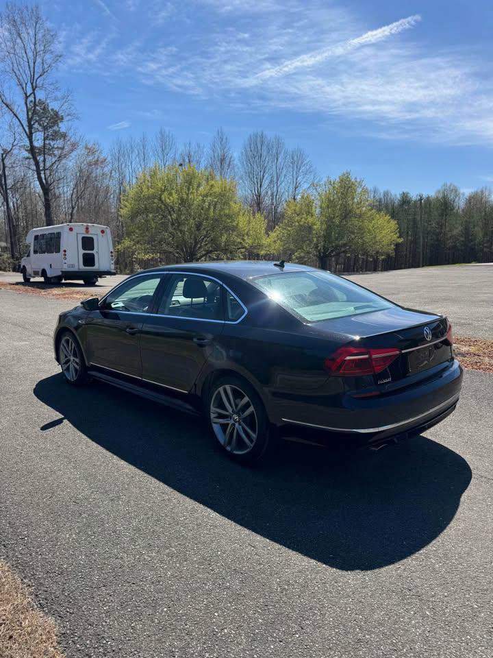 Used 2017 Volkswagen Passat 1.8T R-Line FWD image 4