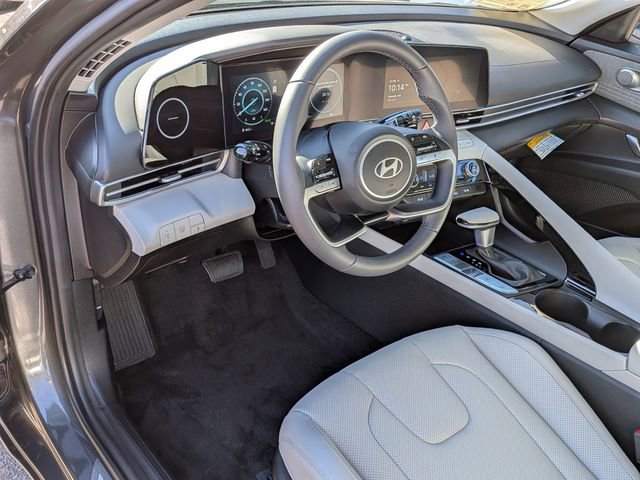 Used 2025 Hyundai Elantra Limited image 13