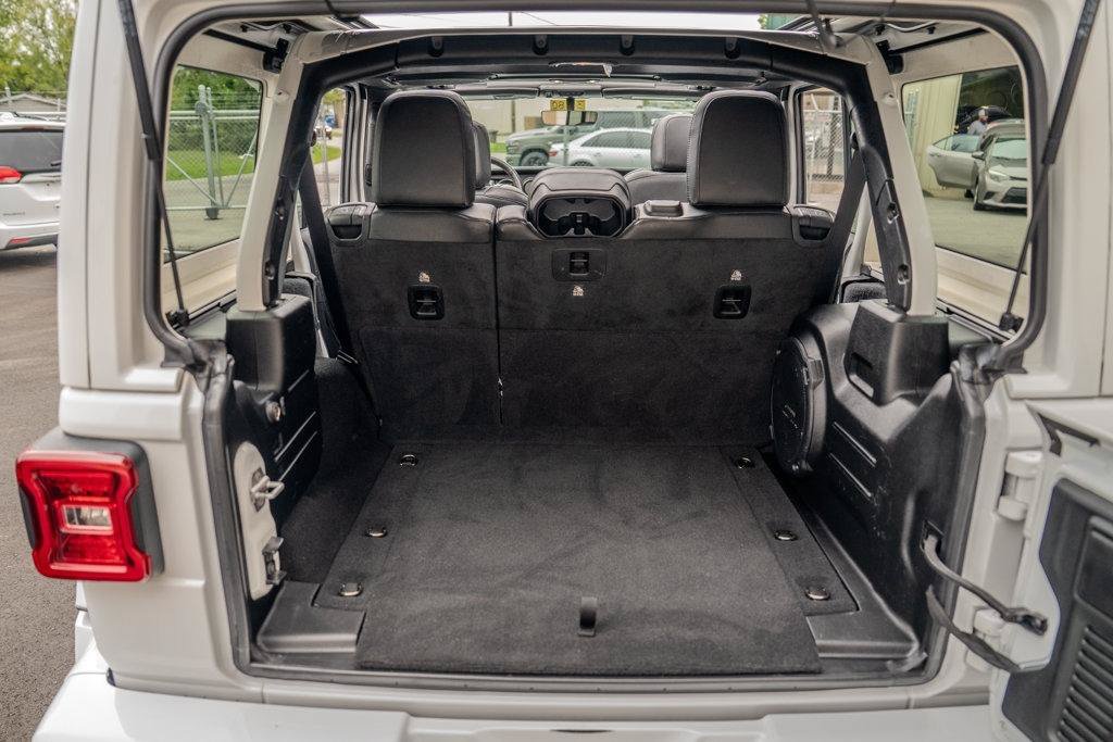 Used 2022 Jeep Wrangler Unlimited Sahara AWD/4WD image 19