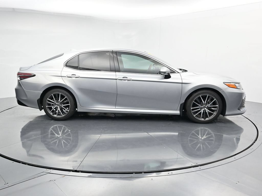 Used 2022 Toyota Camry XLE FWD image 9