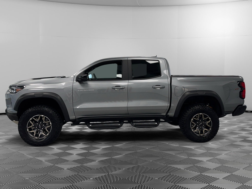 Used 2025 Chevrolet Colorado ZR2 w/ Technology Package AWD/4WD image 5