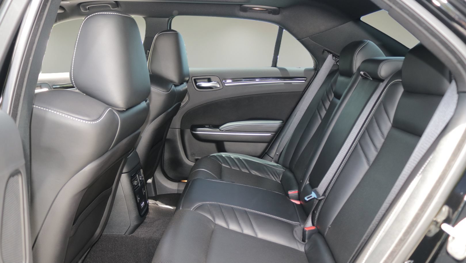 Used 2023 Chrysler 300 C RWD image 12