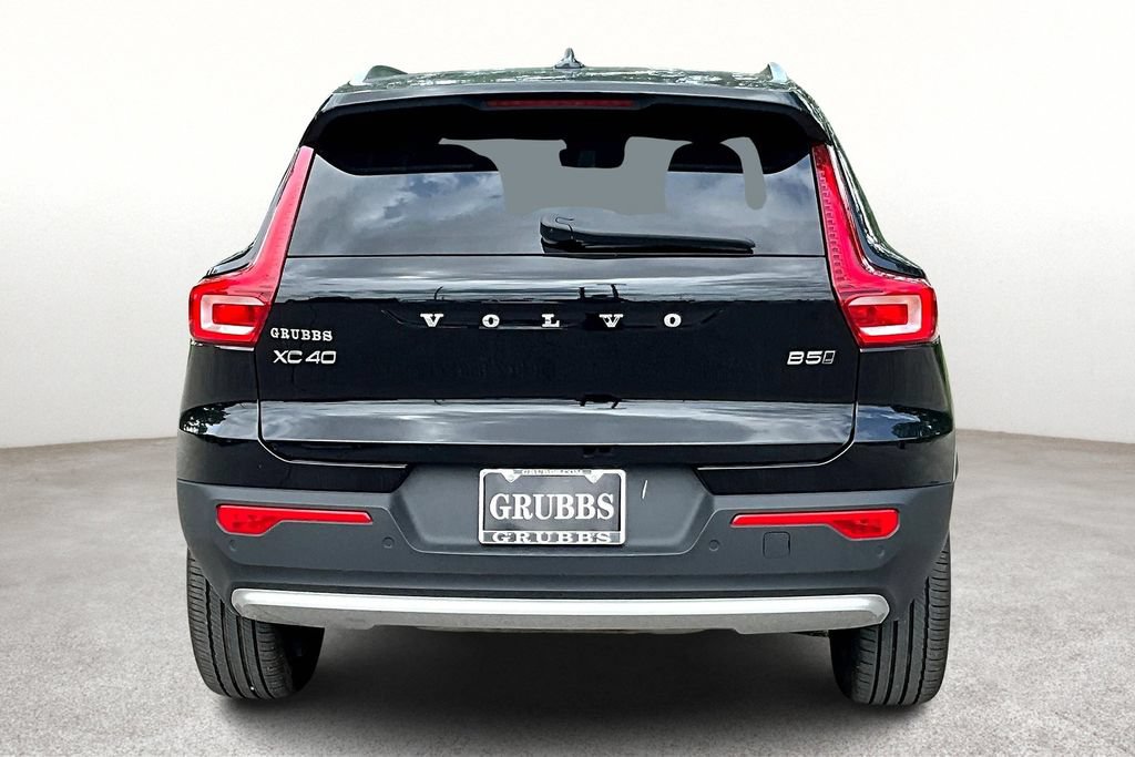 Used 2024 Volvo XC40 B5 Core AWD/4WD image 5