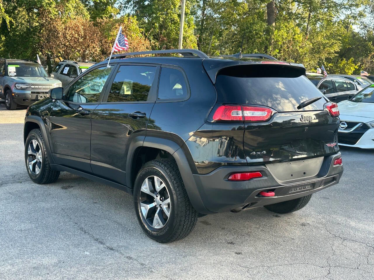 Used 2016 Jeep Cherokee Trailhawk w/ Comfort/Convenience Group image 16