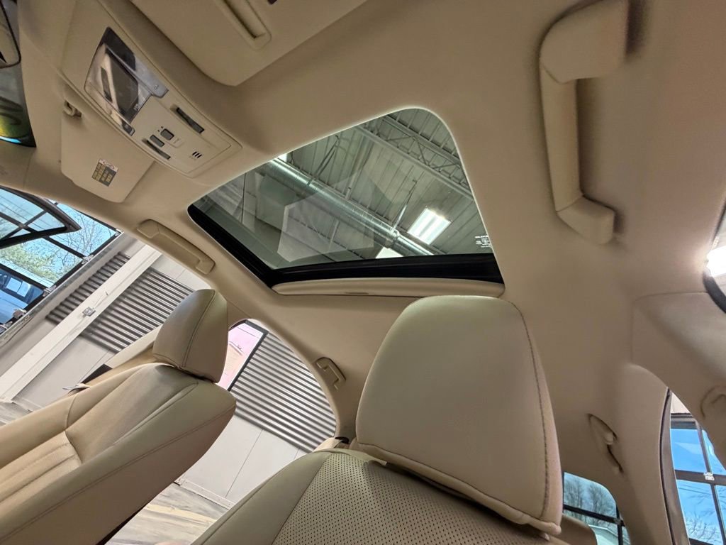 Used 2017 Lexus ES 300h w/ Luxury Package image 8