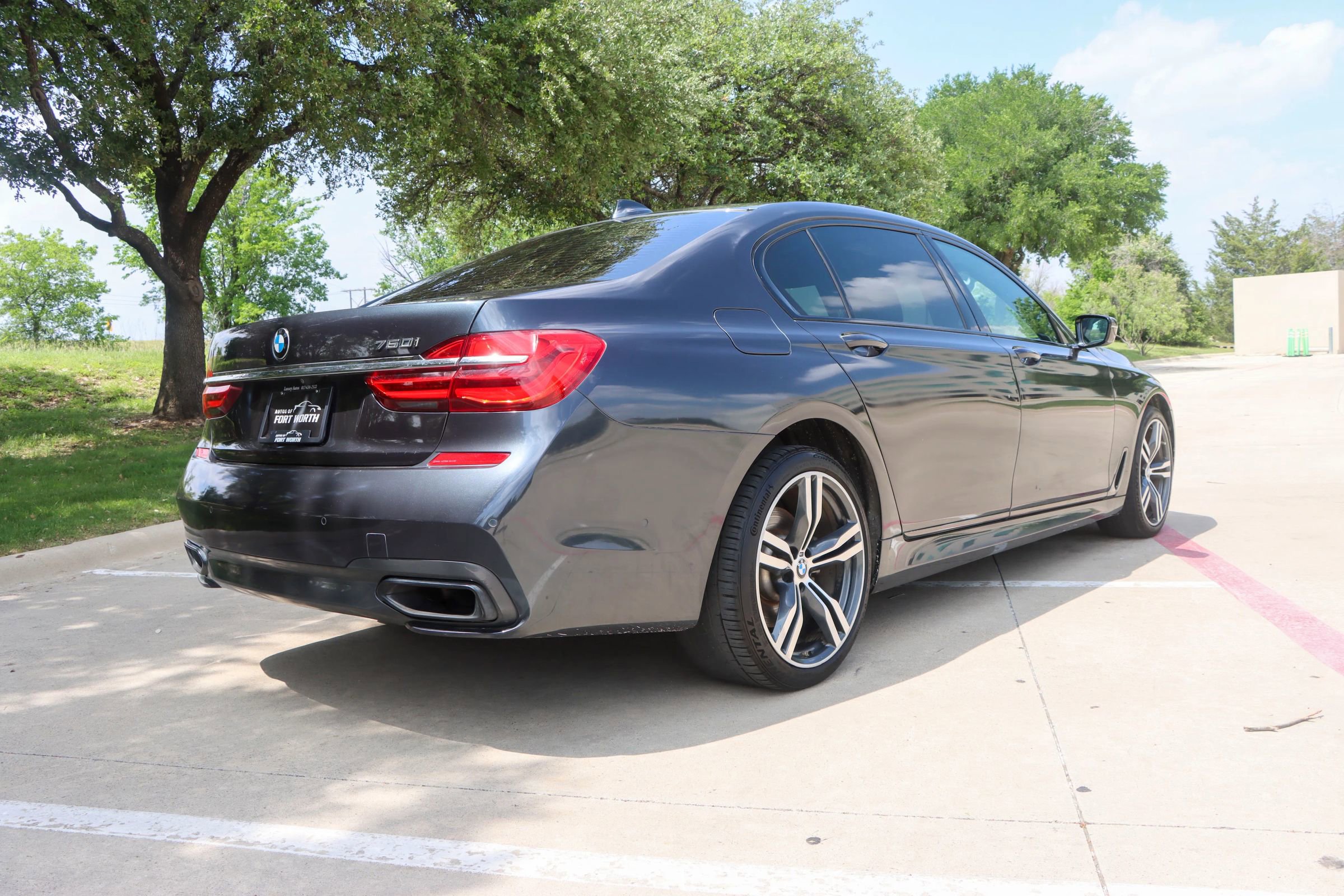 Used 2019 BMW 750i w/ Executive Package RWD image 7