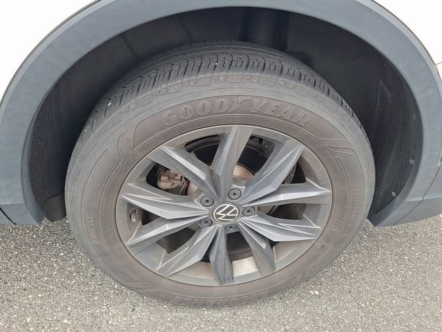 Used 2023 Volkswagen Tiguan SE AWD/4WD image 4