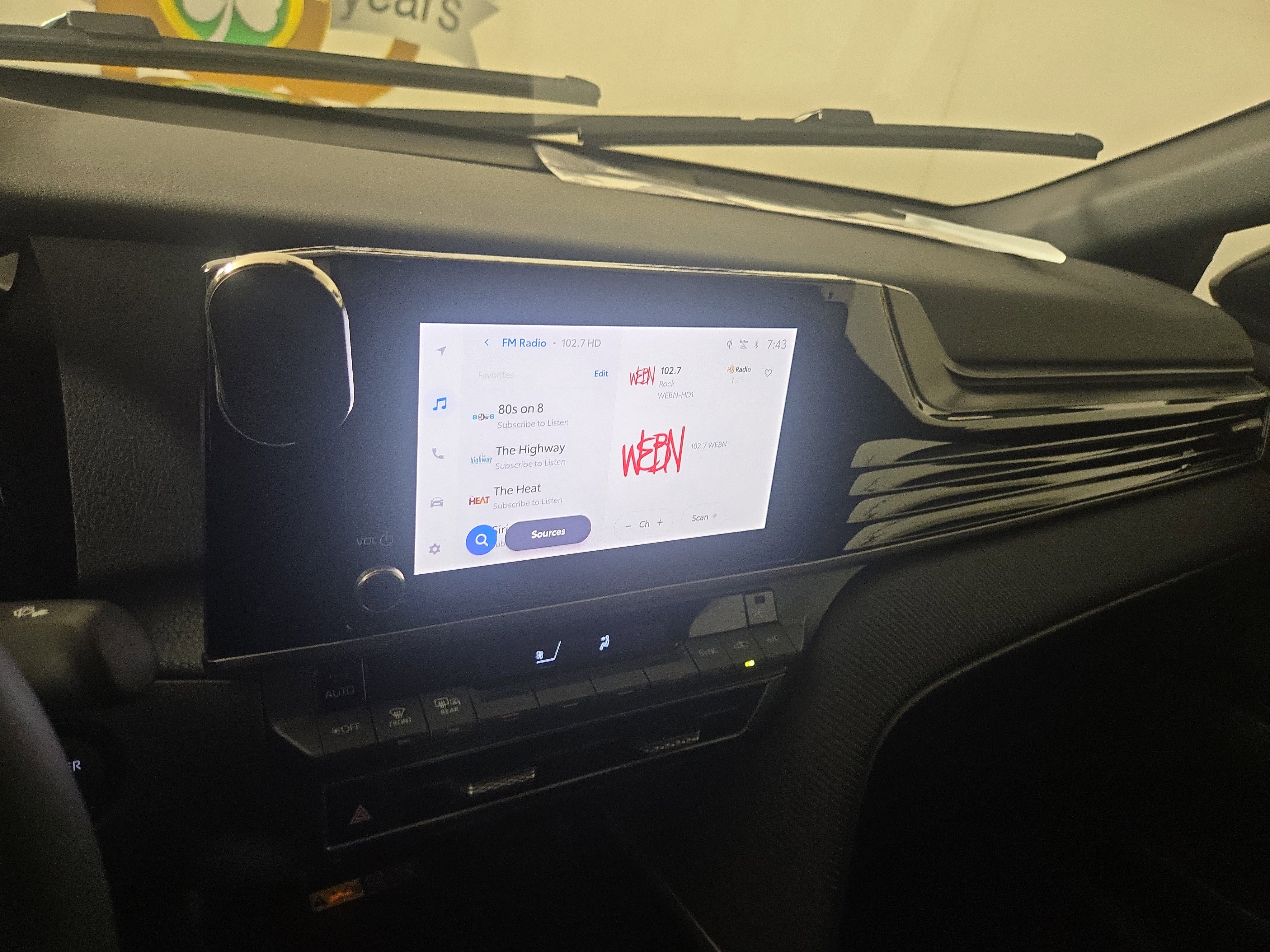 Used 2025 Toyota Camry SE FWD image 19