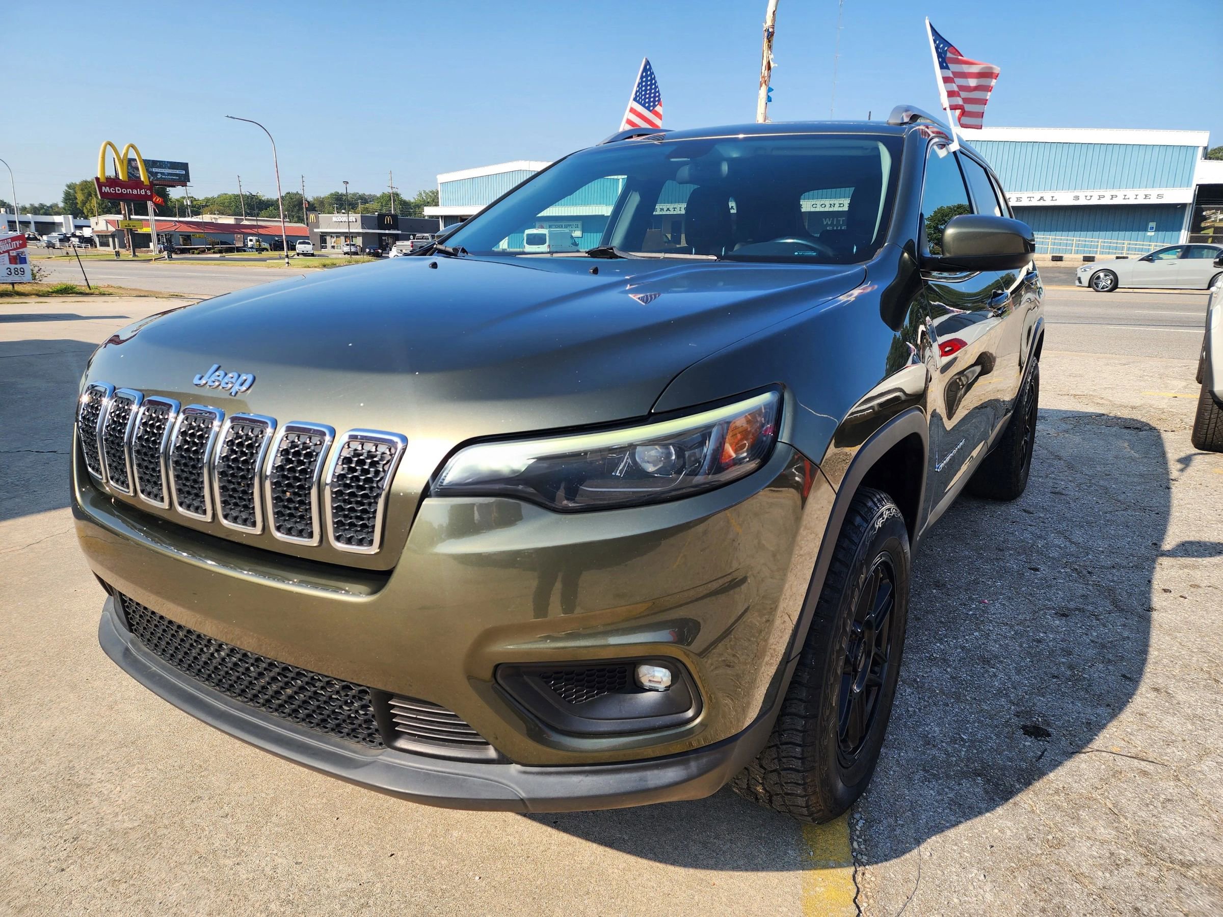 Used 2019 Jeep Cherokee Latitude Plus image 3