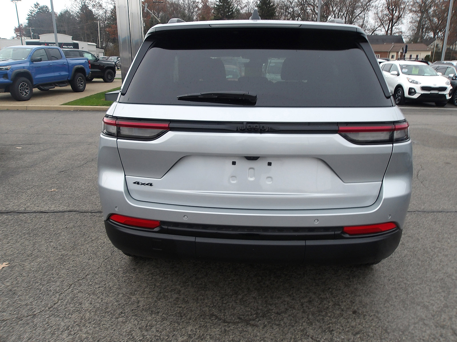 Used 2025 Jeep Grand Cherokee Altitude image 6