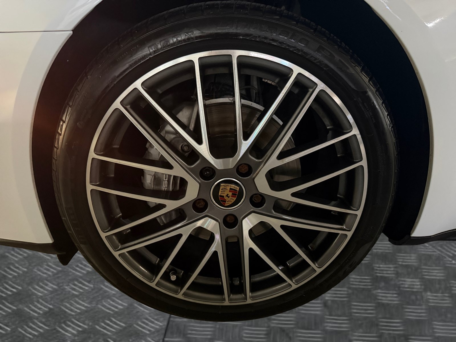 Used 2021 Porsche Panamera RWD image 9