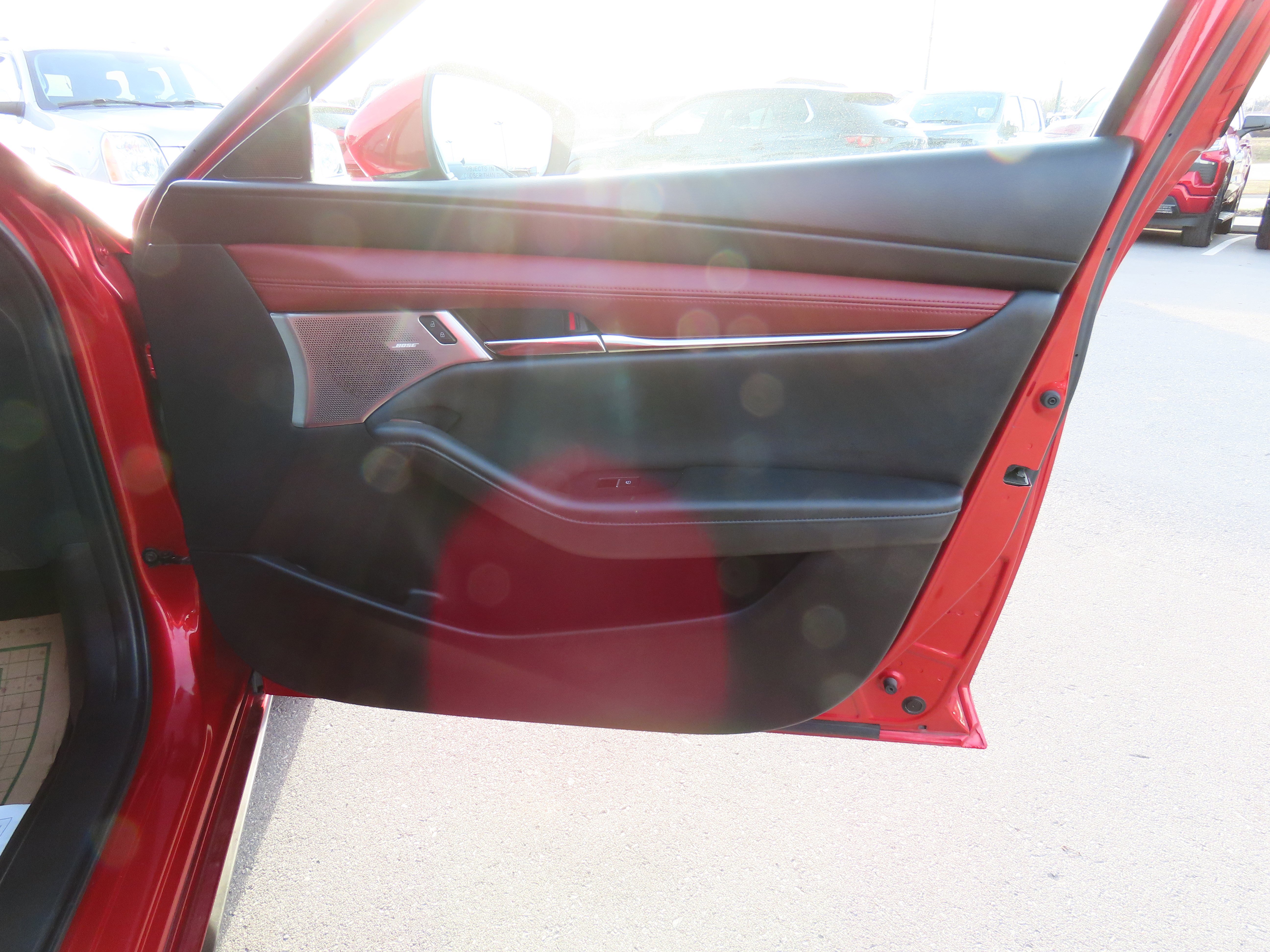 Used 2019 MAZDA MAZDA3 Hatchback w/ Premium Package image 9