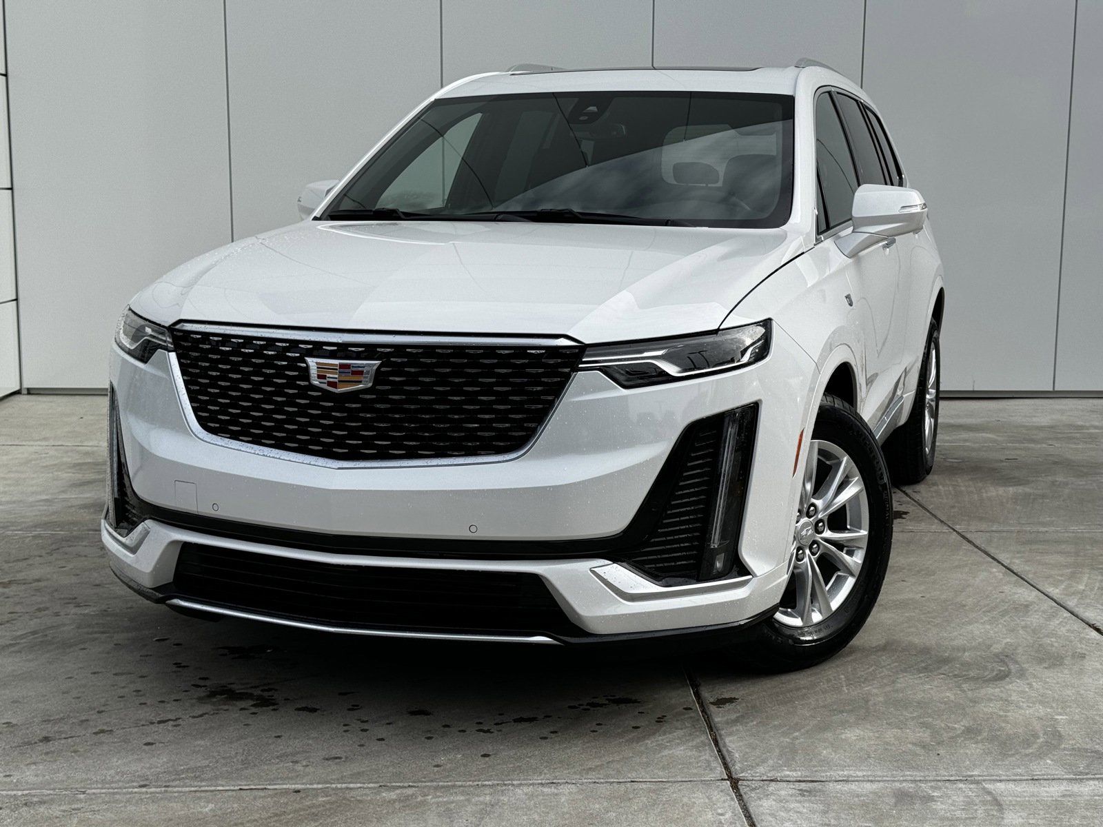 New 2025 Cadillac XT6 Luxury image 1