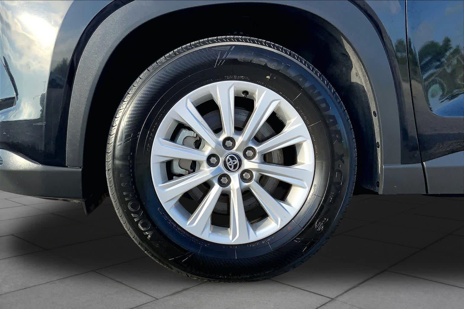 Used 2025 Toyota Grand Highlander AWD image 11