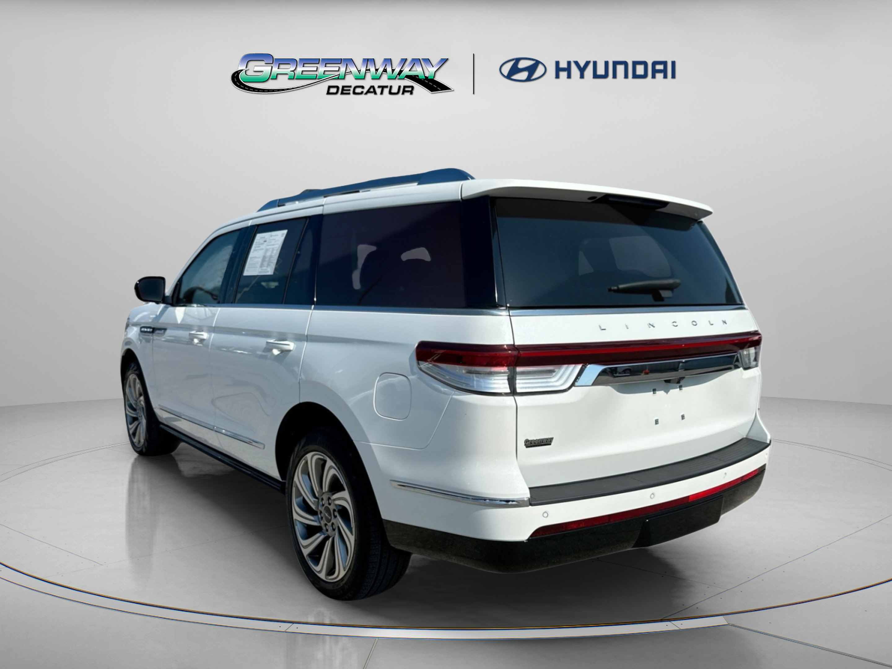 Used 2023 Lincoln Navigator Reserve AWD/4WD image 6