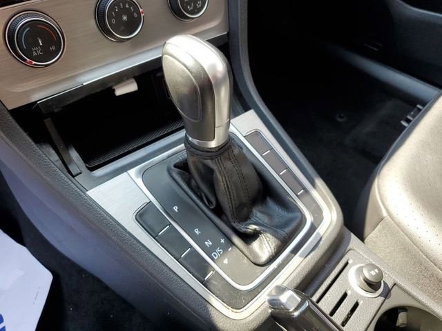 Used 2015 Volkswagen Golf 4-Door image 6