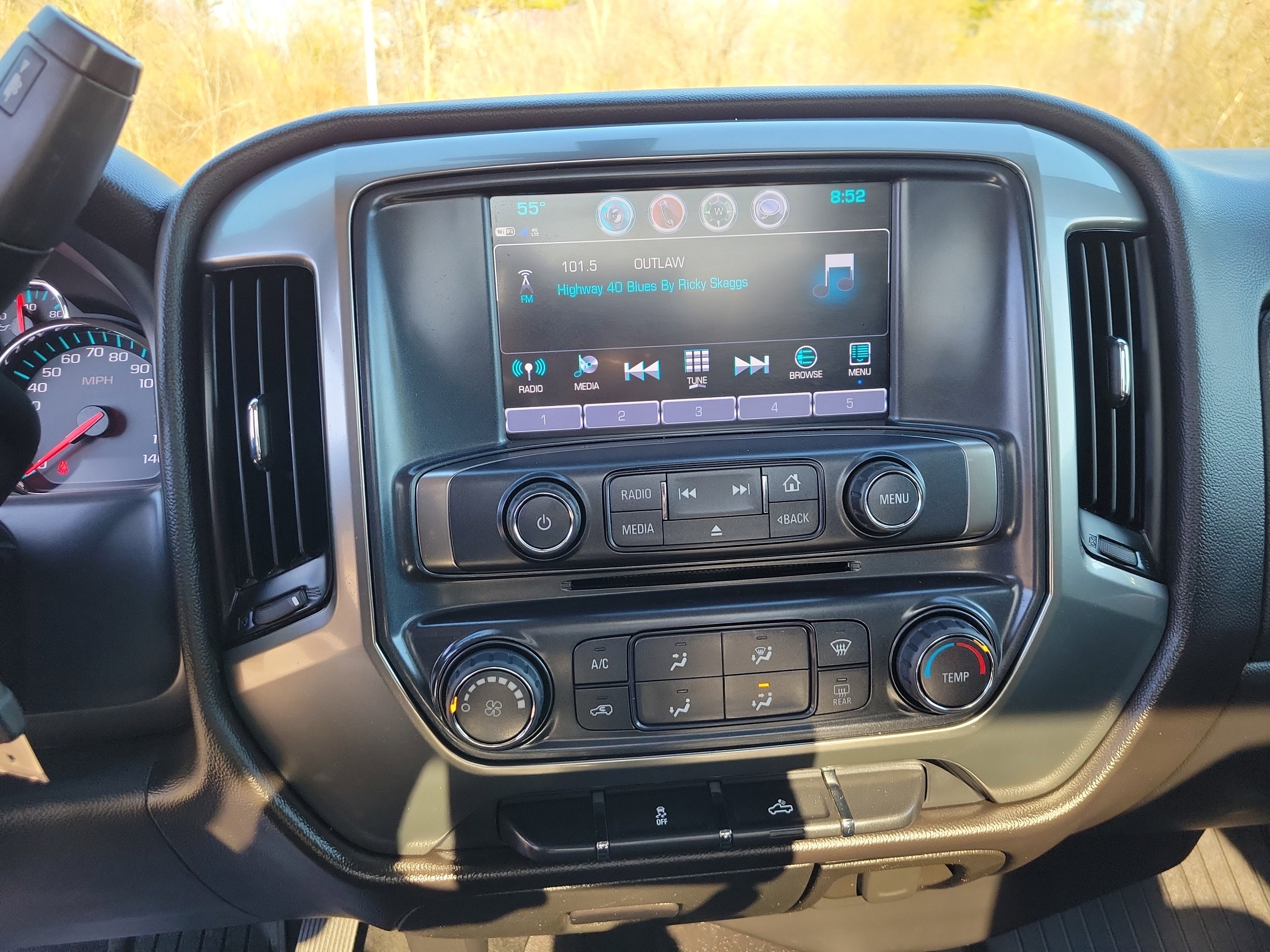 Used 2018 Chevrolet Silverado 1500 LT w/ LT Convenience Package AWD/4WD image 24