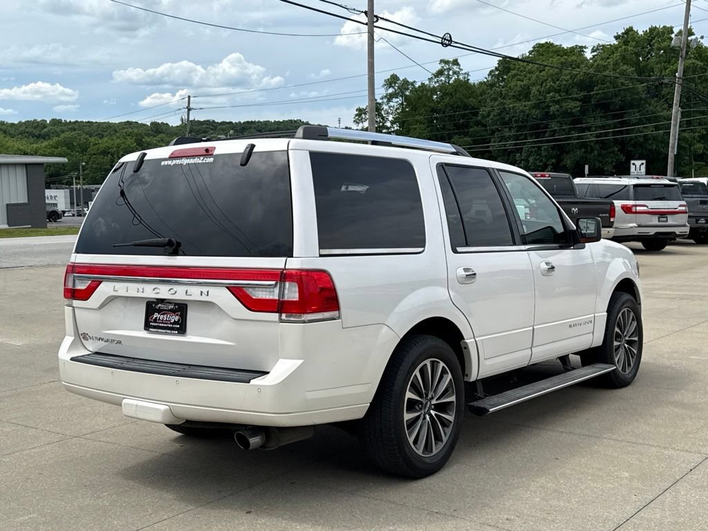 Used 2017 Lincoln Navigator Select AWD/4WD image 19