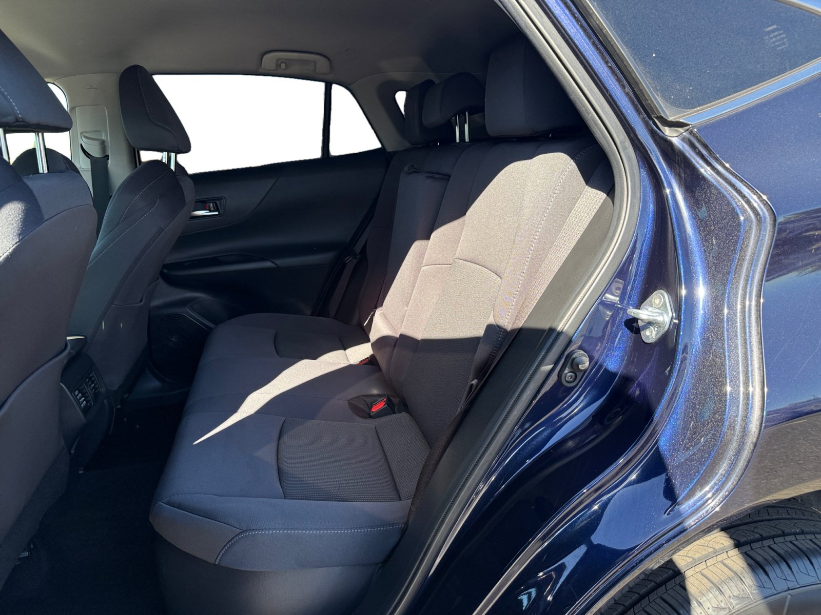 Used 2022 Toyota Venza LE AWD/4WD image 16