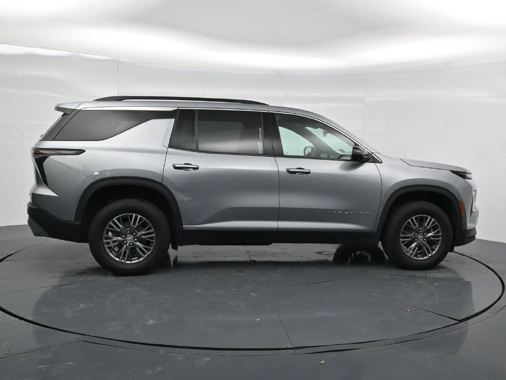 Used 2024 Chevrolet Traverse LT FWD image 8