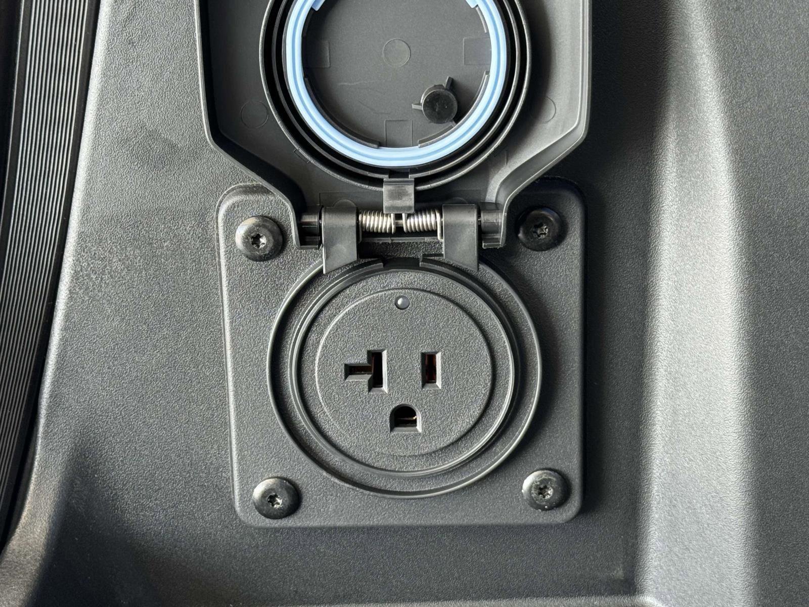 New 2025 Chevrolet Silverado EV RST image 27