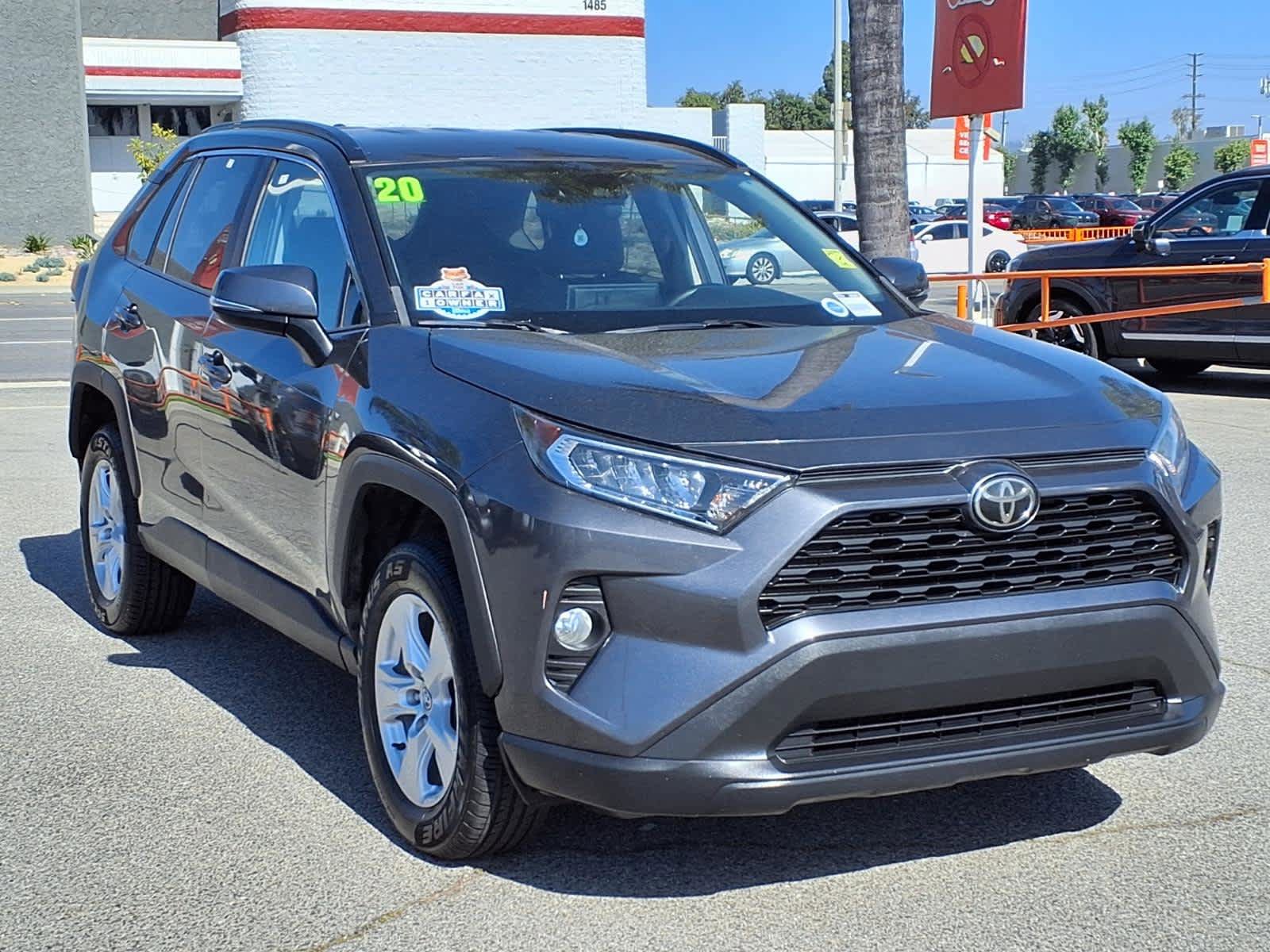 Used 2020 Toyota RAV4 XLE FWD image 3