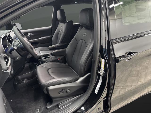 New 2026 Chrysler Pacifica Select image 4