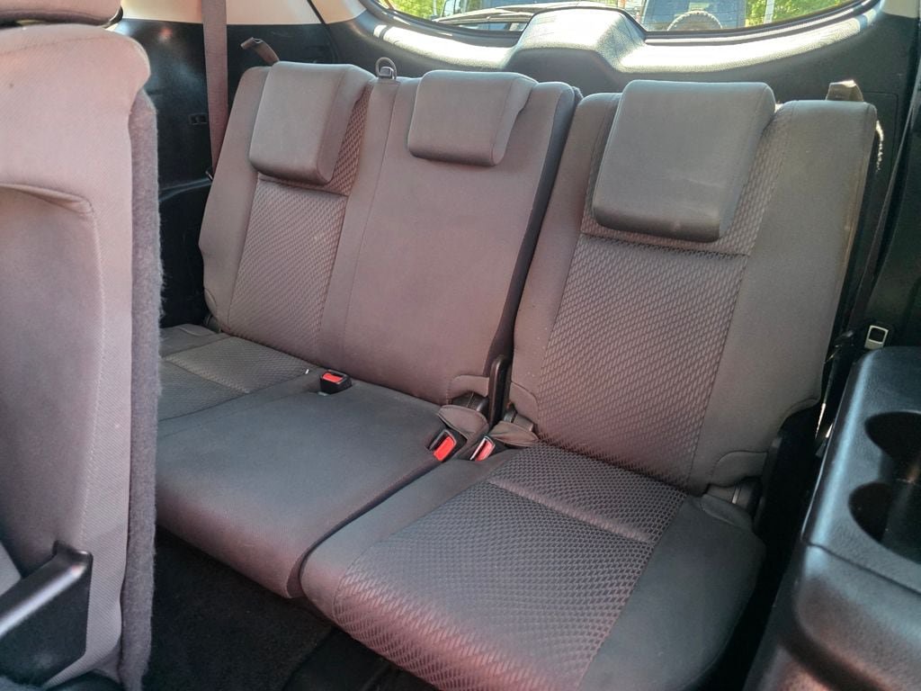 Used 2019 Toyota Highlander LE AWD/4WD image 10