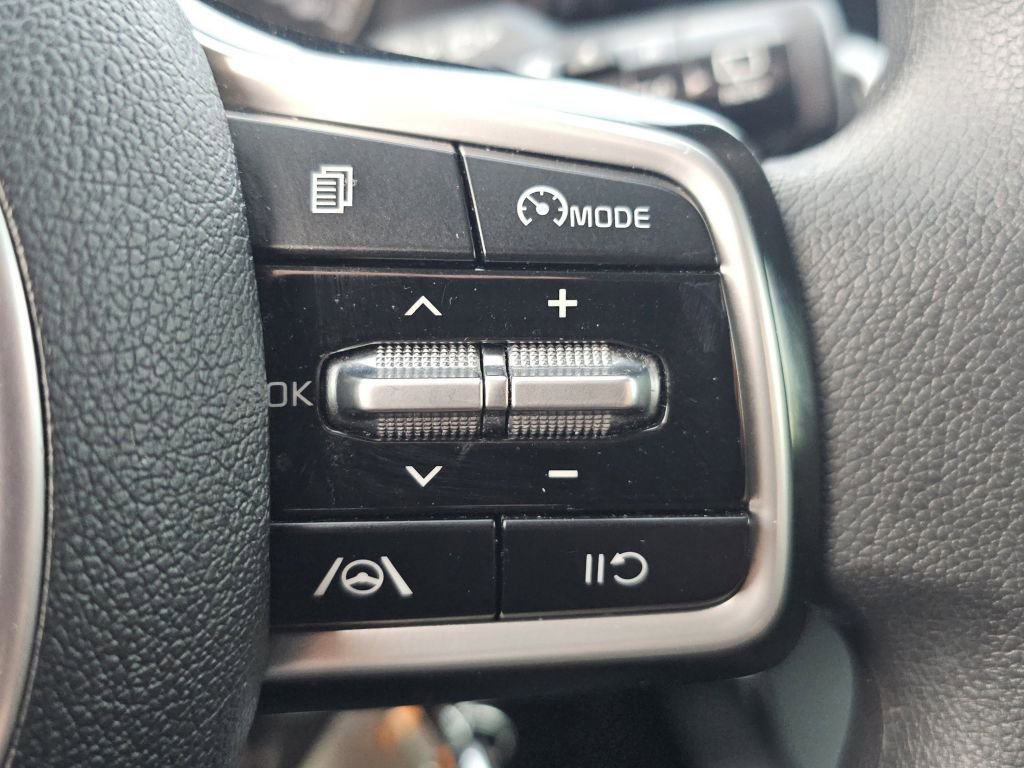 Used 2022 Kia Sorento LX image 12