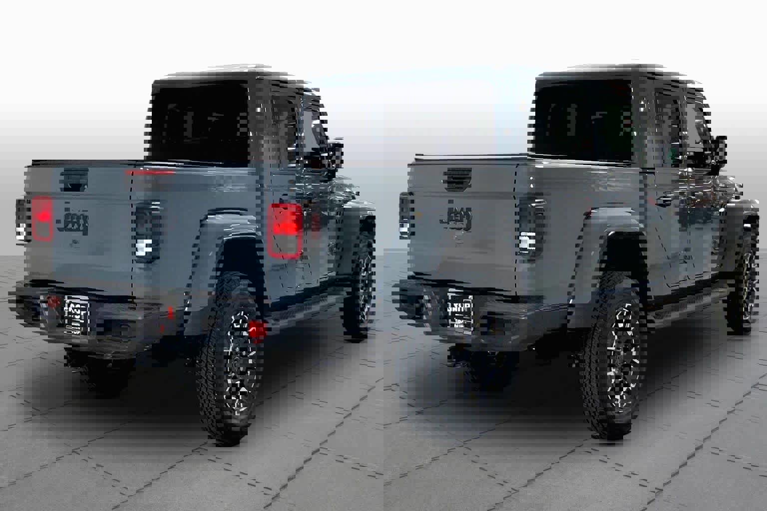 Used 2025 Jeep Gladiator Sport w/ Premium Package image 12