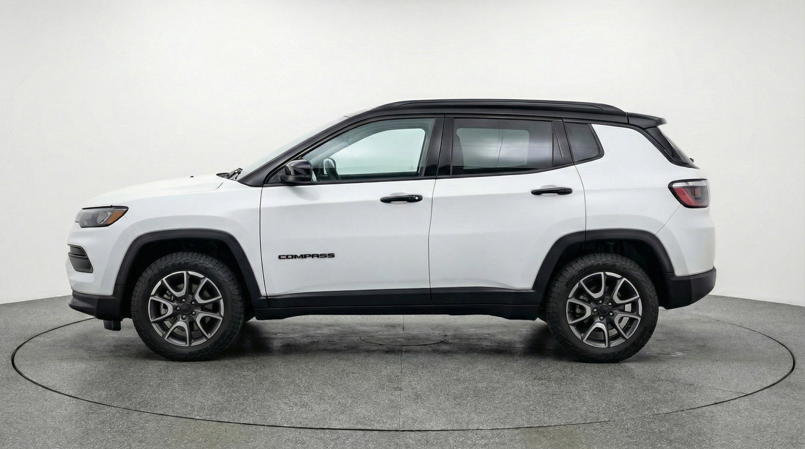 Used 2025 Jeep Compass Trailhawk AWD/4WD image 5