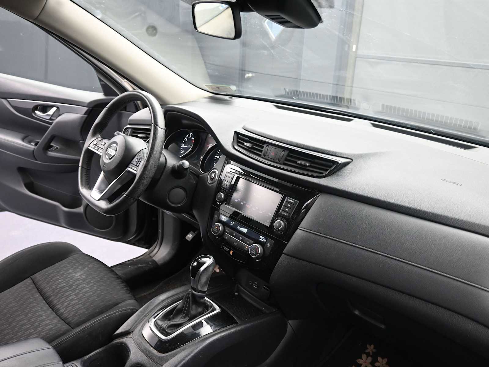 Used 2020 Nissan Rogue SV image 20