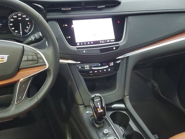 Used 2025 Cadillac XT5 Premium Luxury w/ LPO, Floor Liner Package AWD/4WD image 29
