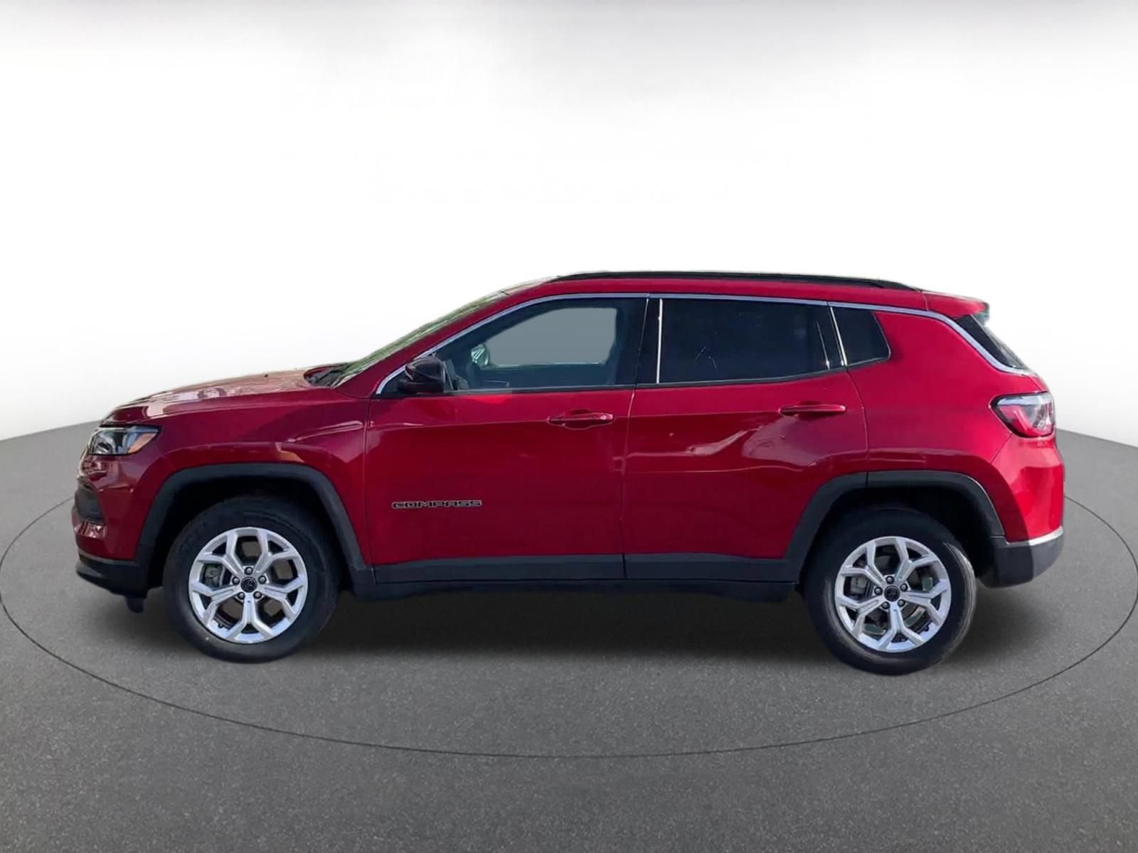 Used 2025 Jeep Compass Latitude AWD/4WD image 9