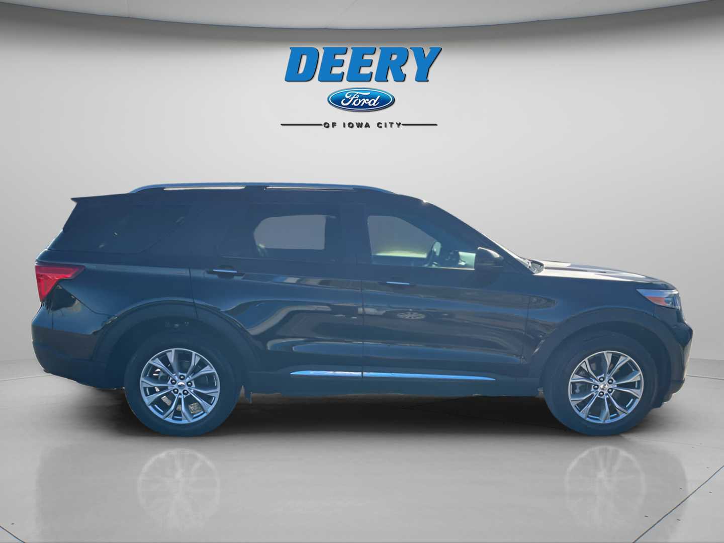 Used 2023 Ford Explorer Limited w/ Limited Technology Package image 2