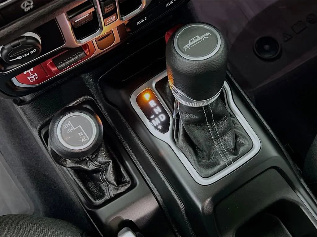 Used 2024 Jeep Gladiator Sport image 18