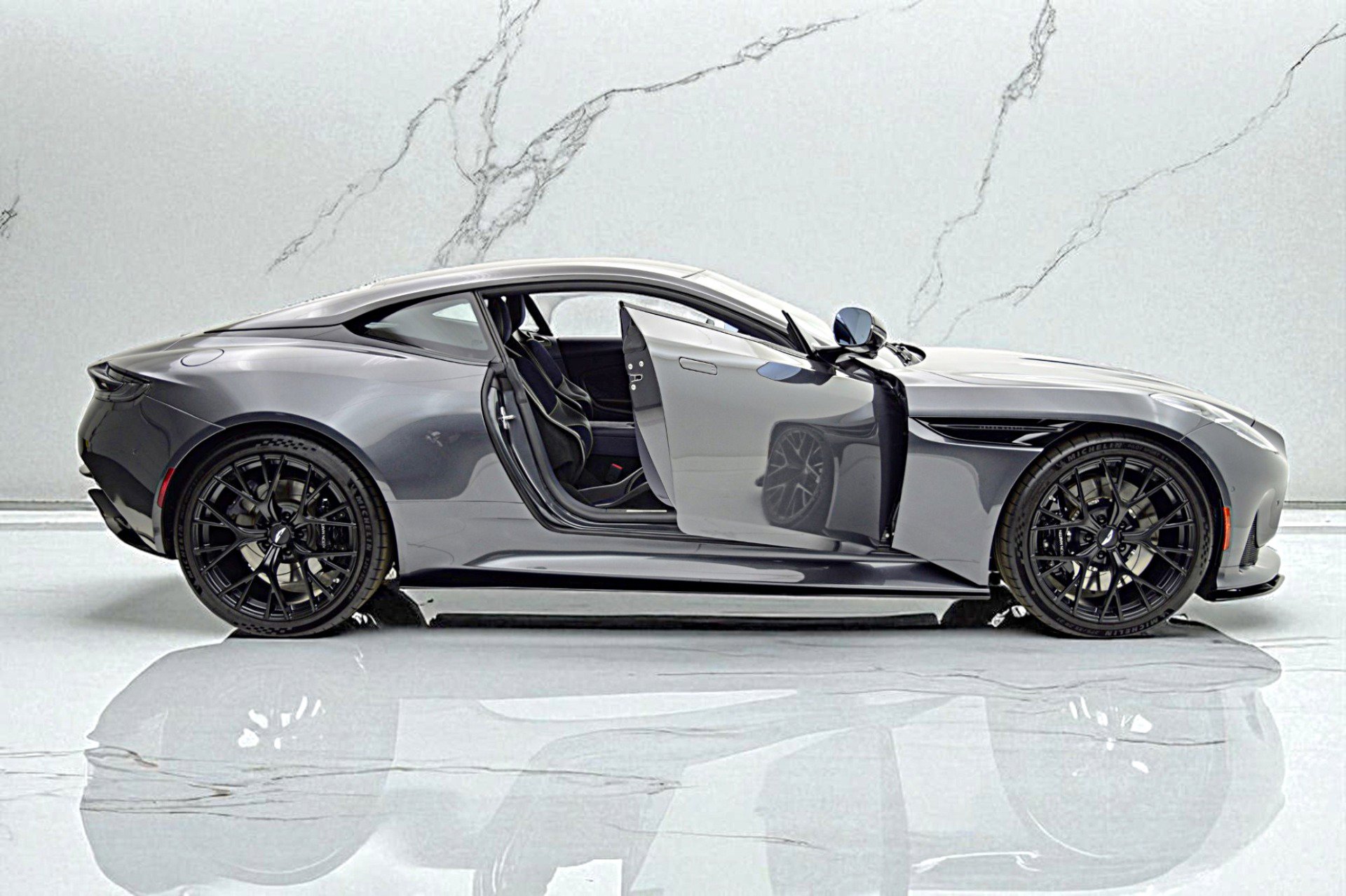 Used 2024 Aston Martin DB12 Coupe image 20