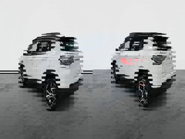 Used 2025 Jeep Compass Limited image 9