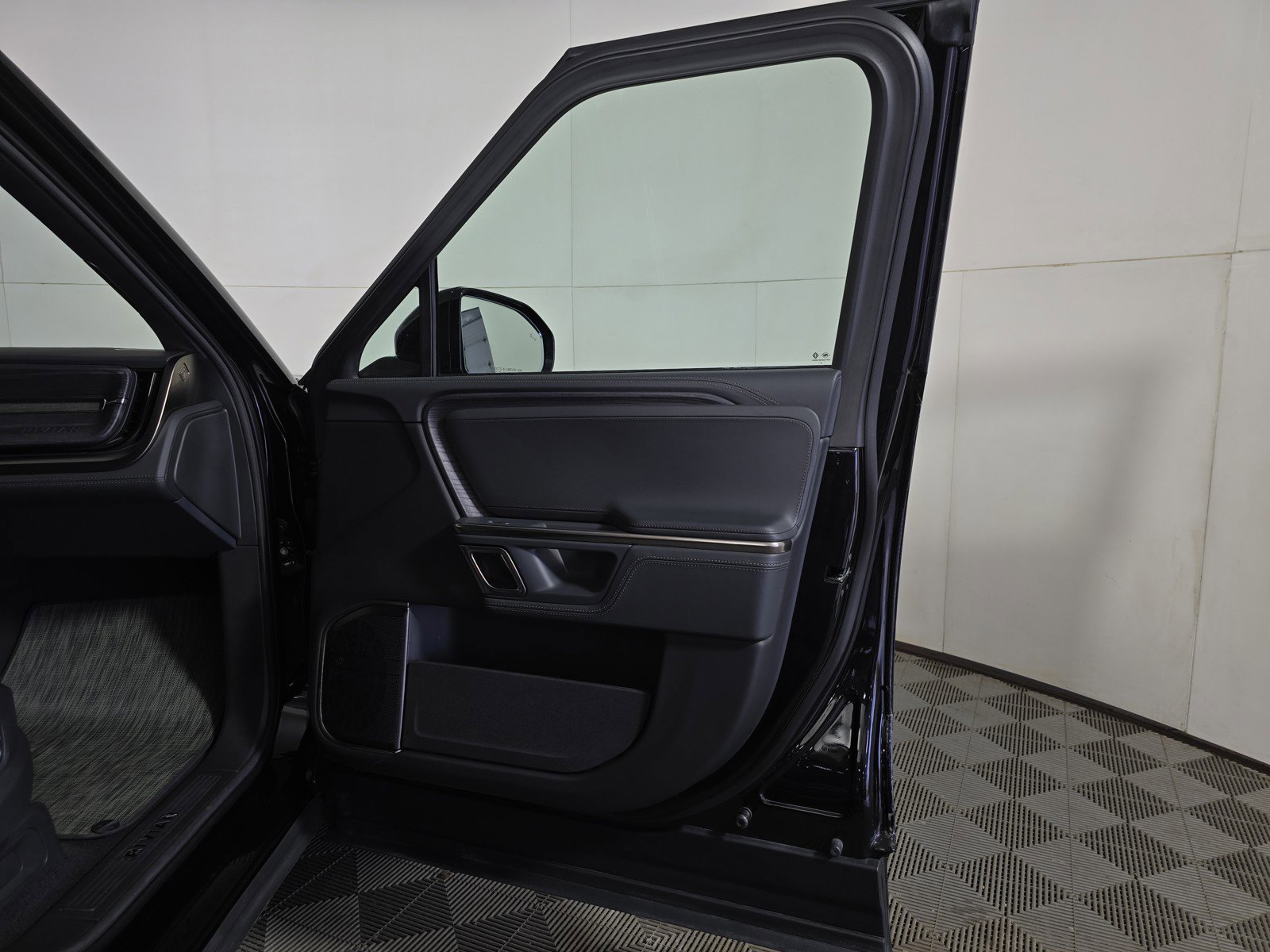 Used 2024 Rivian R1T Adventure AWD/4WD image 18