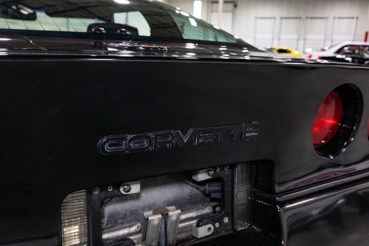 Used 1990 Chevrolet Corvette Coupe RWD image 25