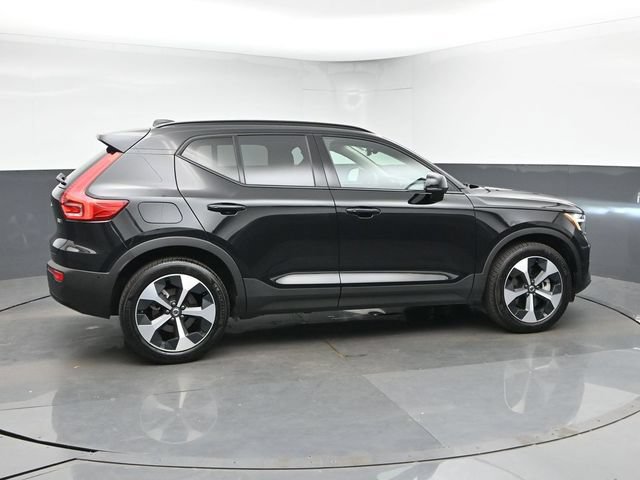 Used 2025 Volvo XC40 B5 Plus AWD/4WD image 9