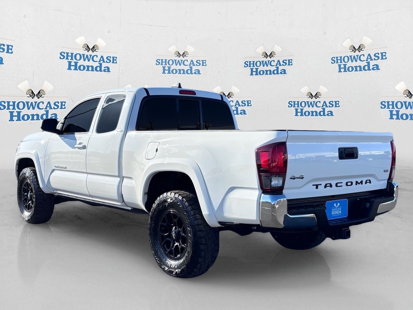 Used 2021 Toyota Tacoma SR5 AWD/4WD image 5