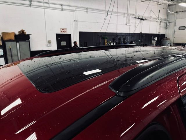 Used 2025 Chrysler Pacifica Limited image 10