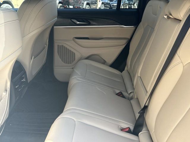 Certified 2024 Jeep Grand Cherokee Limited w/ Black Appearance Package image 22